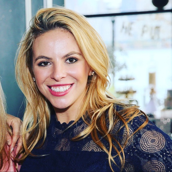 Meet your Posher, Danielle - Picture 1 of 1